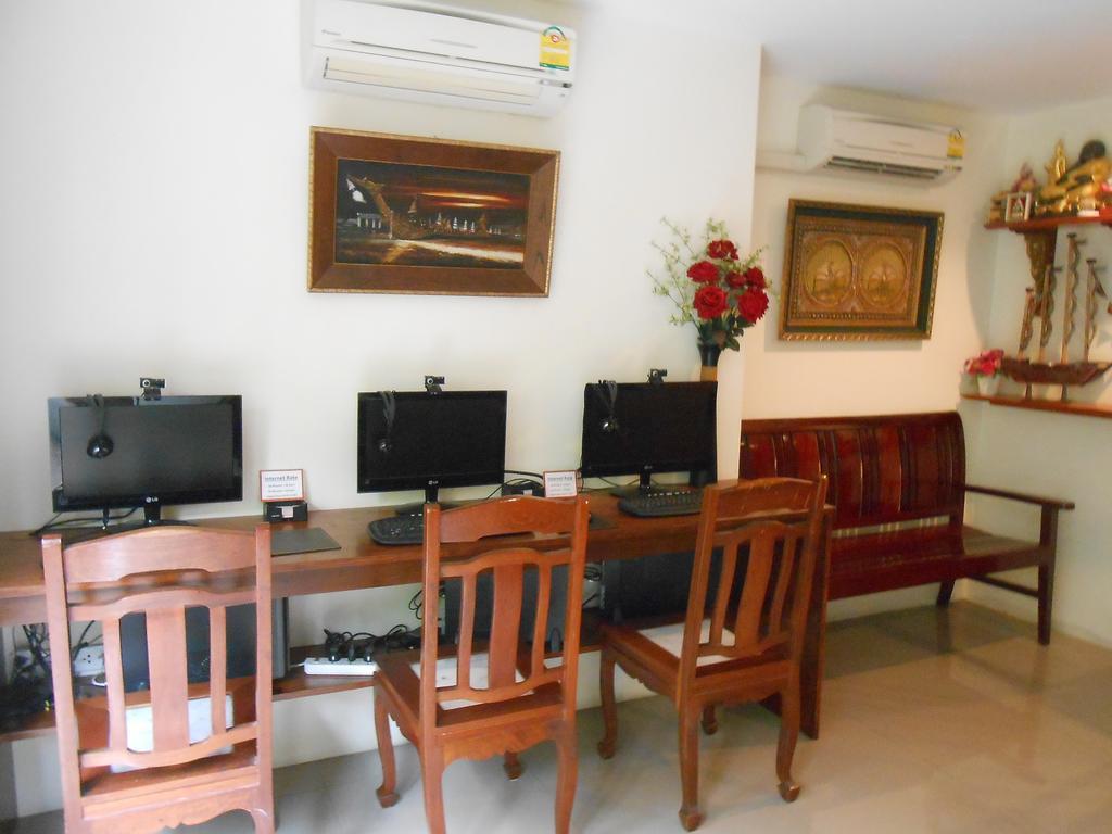 The Bang Khun Phrom Suites Bangkok Eksteriør billede