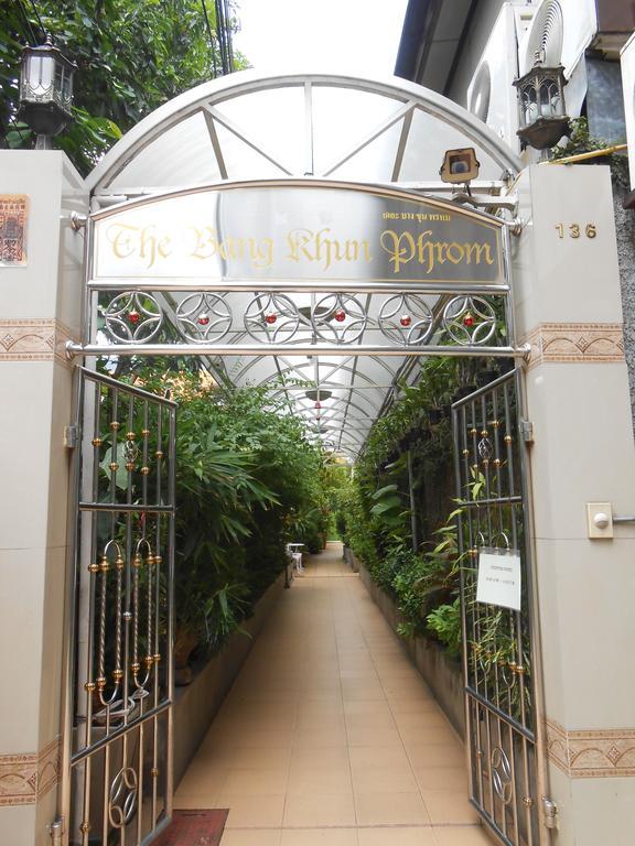 The Bang Khun Phrom Suites Bangkok Eksteriør billede