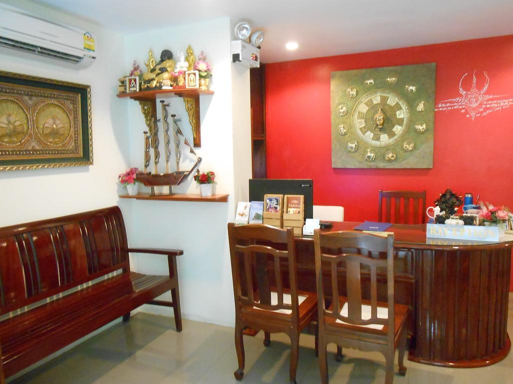 The Bang Khun Phrom Suites Bangkok Eksteriør billede