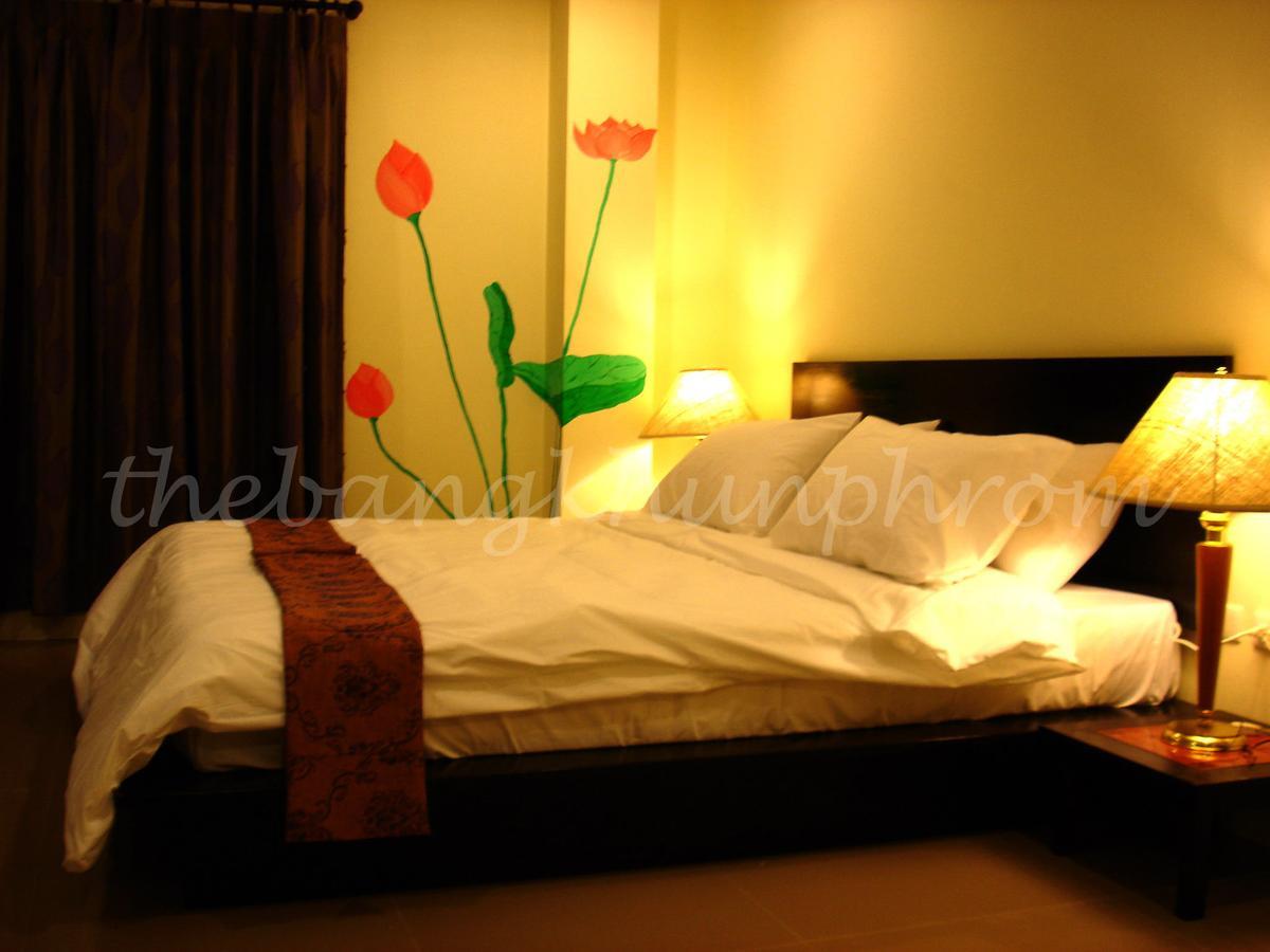 The Bang Khun Phrom Suites Bangkok Eksteriør billede