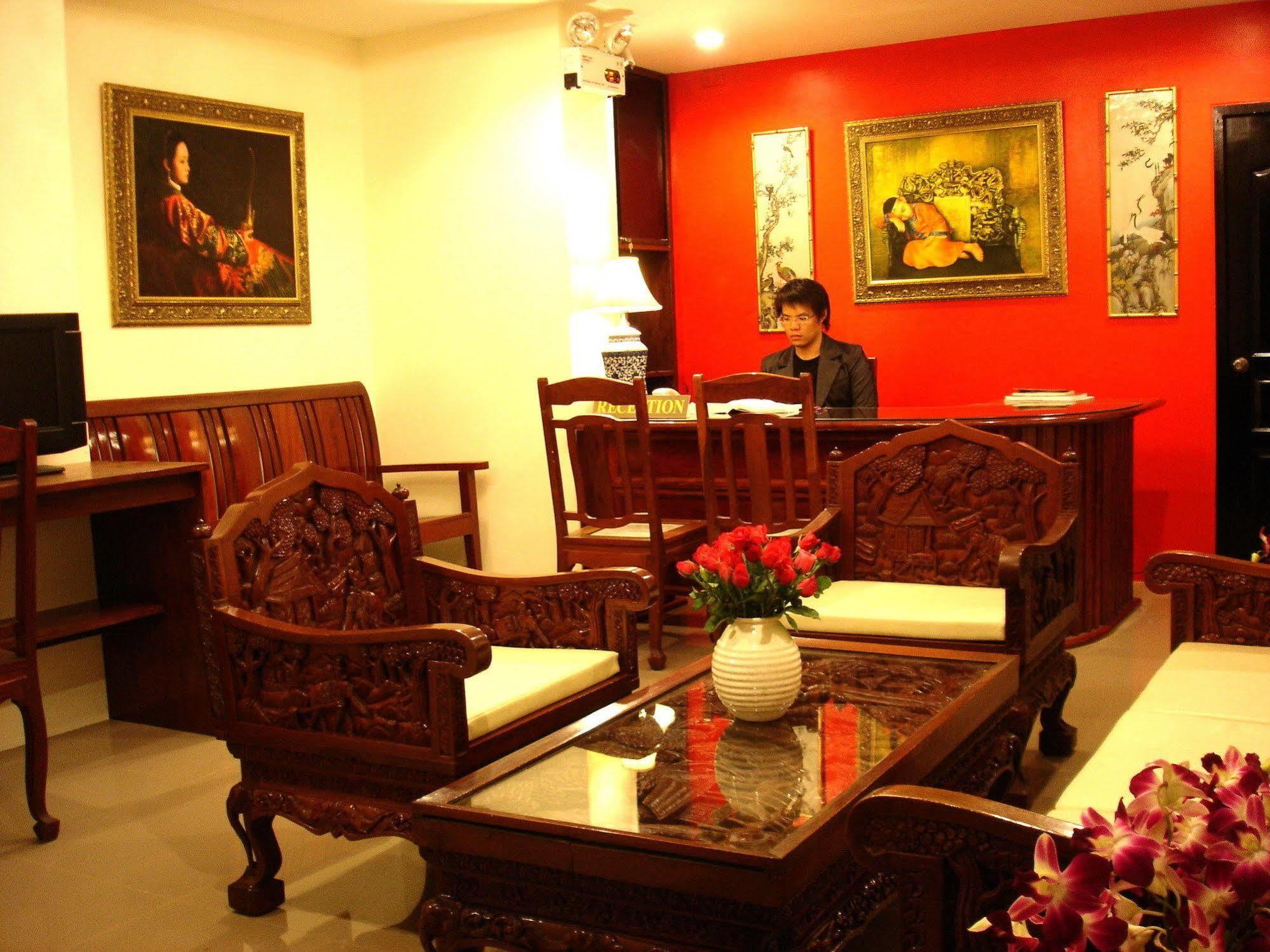 The Bang Khun Phrom Suites Bangkok Eksteriør billede
