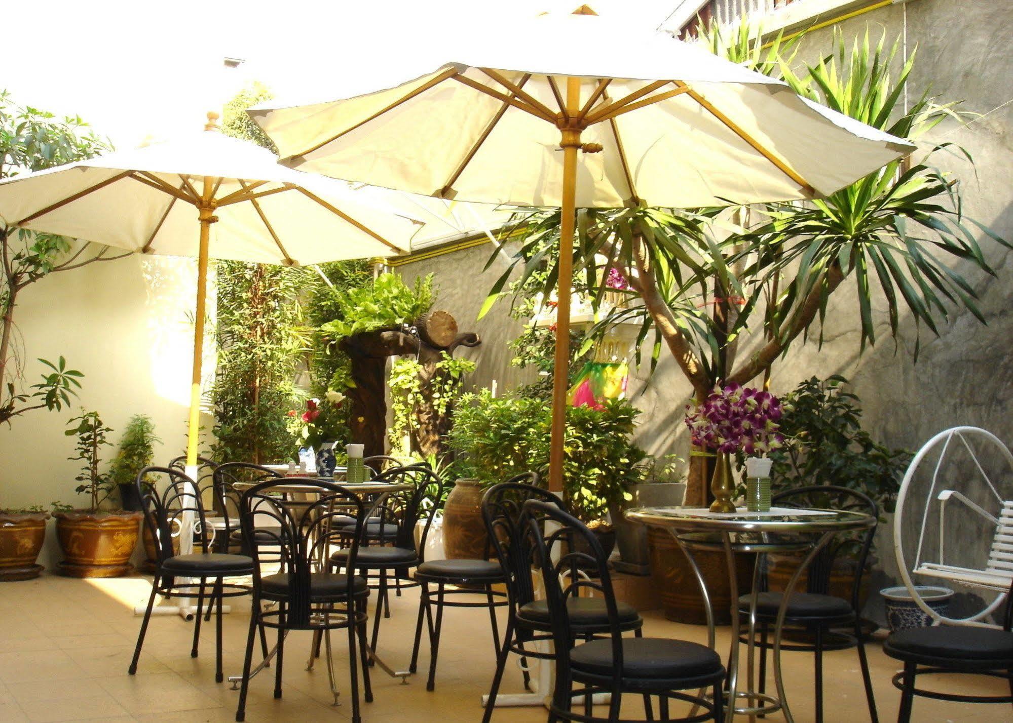The Bang Khun Phrom Suites Bangkok Eksteriør billede